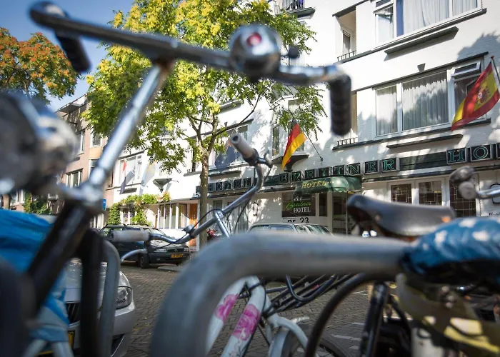 布雷特内尔酒店 3*