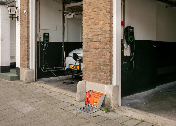 布雷特内尔酒店